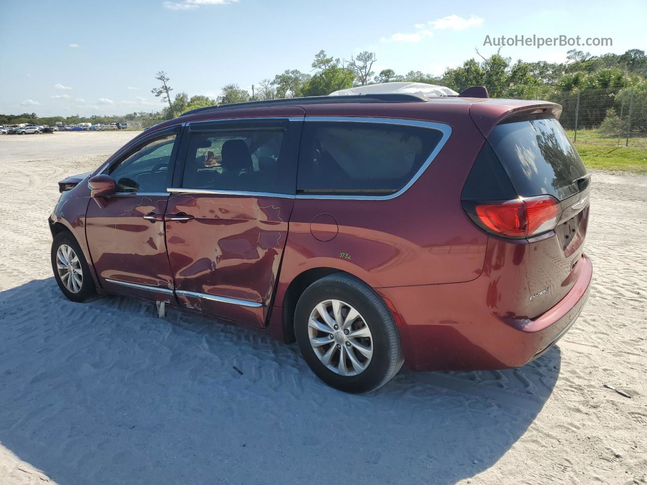 2017 Chrysler Pacifica Touring L Burgundy vin: 2C4RC1BG7HR753220