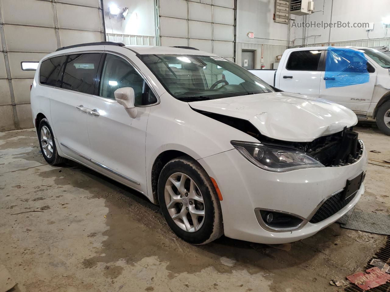 2017 Chrysler Pacifica Touring L White vin: 2C4RC1BG7HR810452