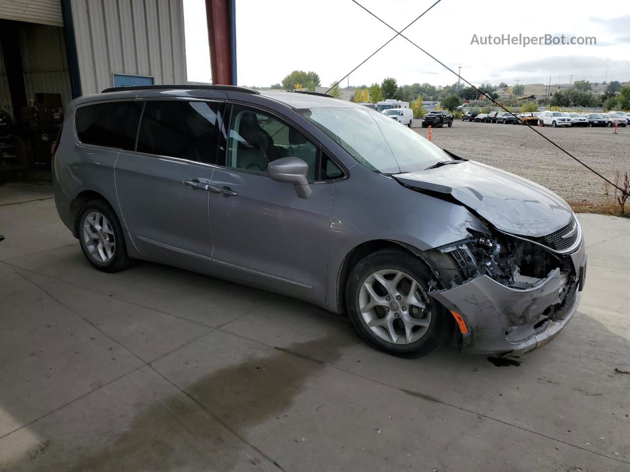 2017 Chrysler Pacifica Touring L Silver vin: 2C4RC1BG7HR820463