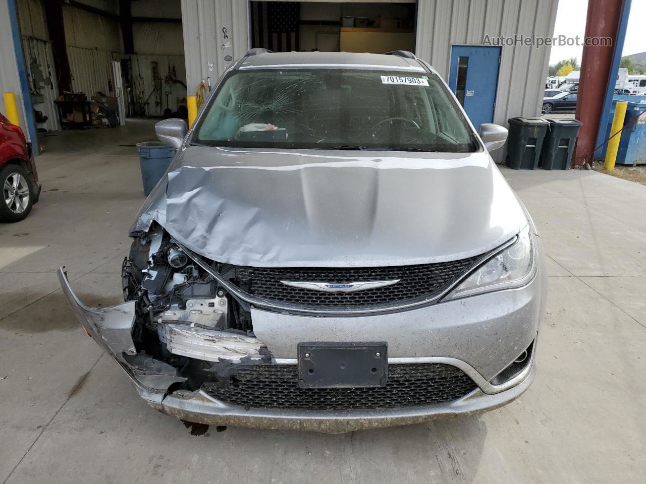 2017 Chrysler Pacifica Touring L Silver vin: 2C4RC1BG7HR820463