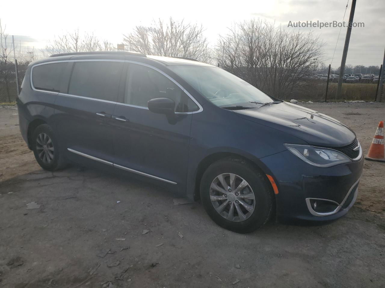 2017 Chrysler Pacifica Touring L Blue vin: 2C4RC1BG7HR822925