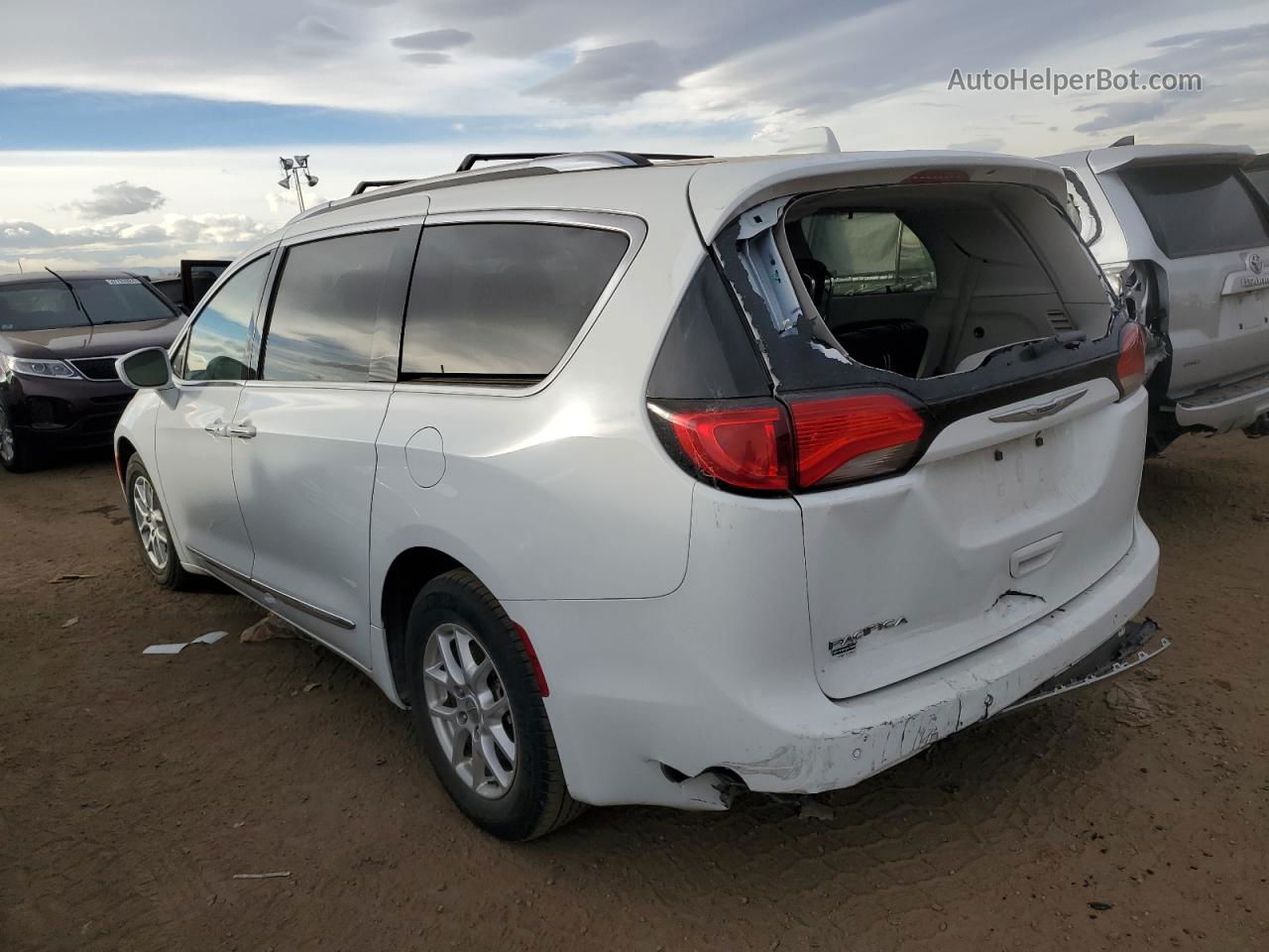 2020 Chrysler Pacifica Touring L White vin: 2C4RC1BG7LR275681