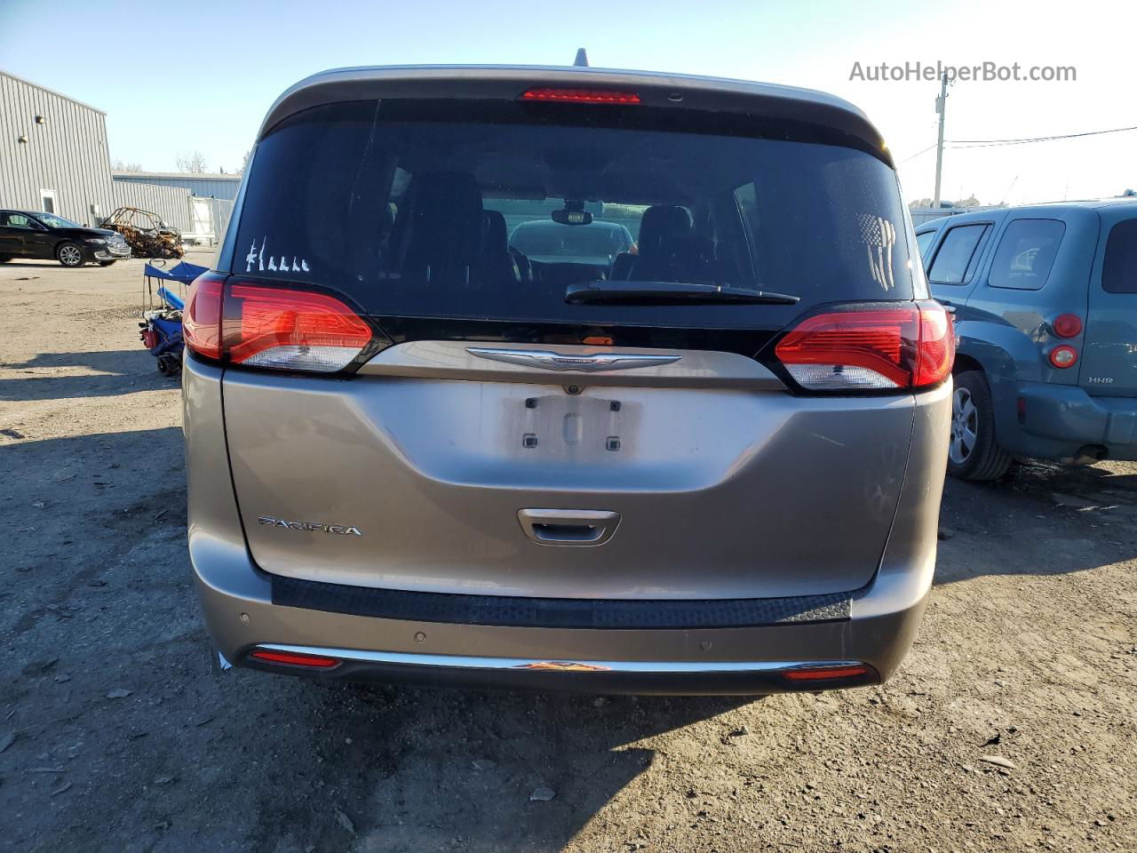 2017 Chrysler Pacifica Touring L Silver vin: 2C4RC1BG8HR535965