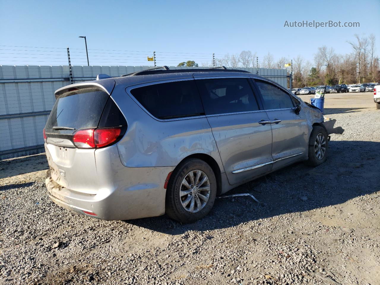 2017 Chrysler Pacifica Touring L Silver vin: 2C4RC1BG8HR540132