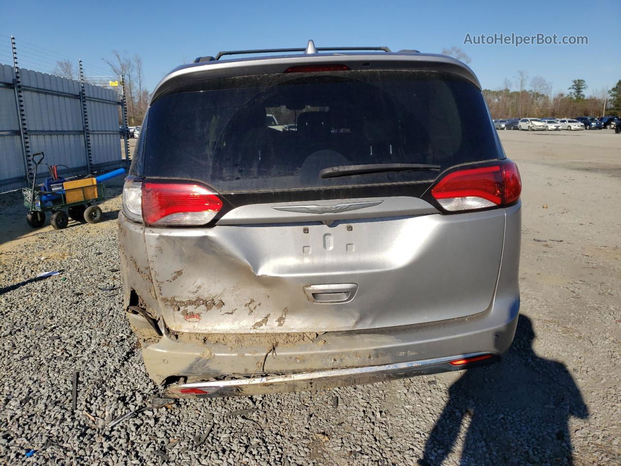 2017 Chrysler Pacifica Touring L Silver vin: 2C4RC1BG8HR540132