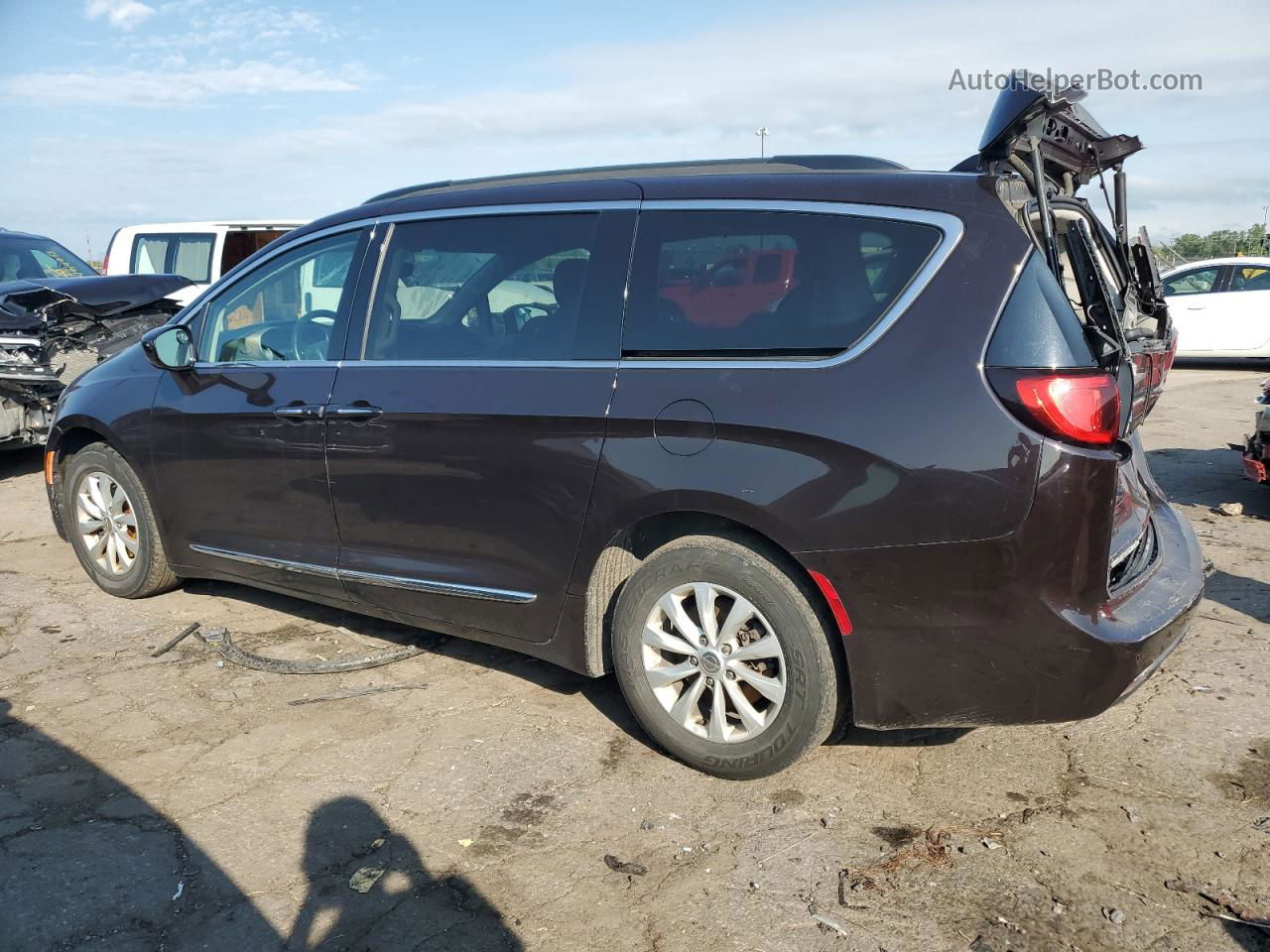 2017 Chrysler Pacifica Touring L Угольный vin: 2C4RC1BG8HR621910