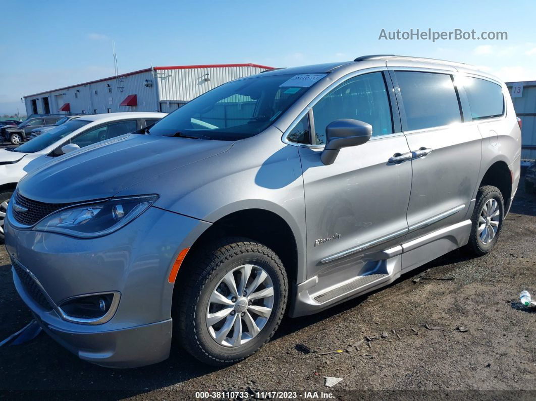 2017 Chrysler Pacifica Touring-l Silver vin: 2C4RC1BG8HR648380