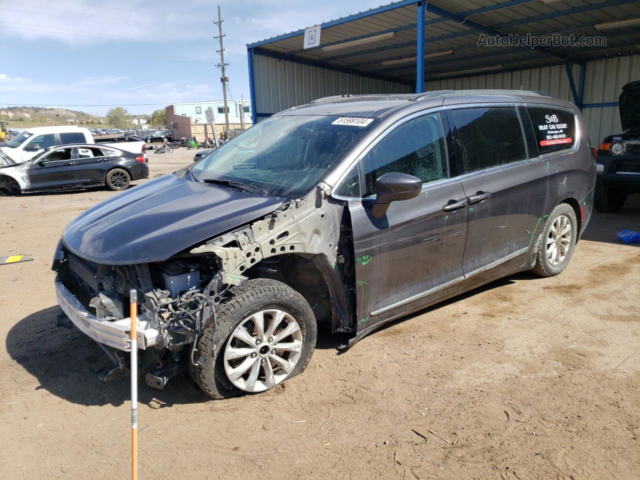 2017 Chrysler Pacifica Touring L Gray vin: 2C4RC1BG8HR654051