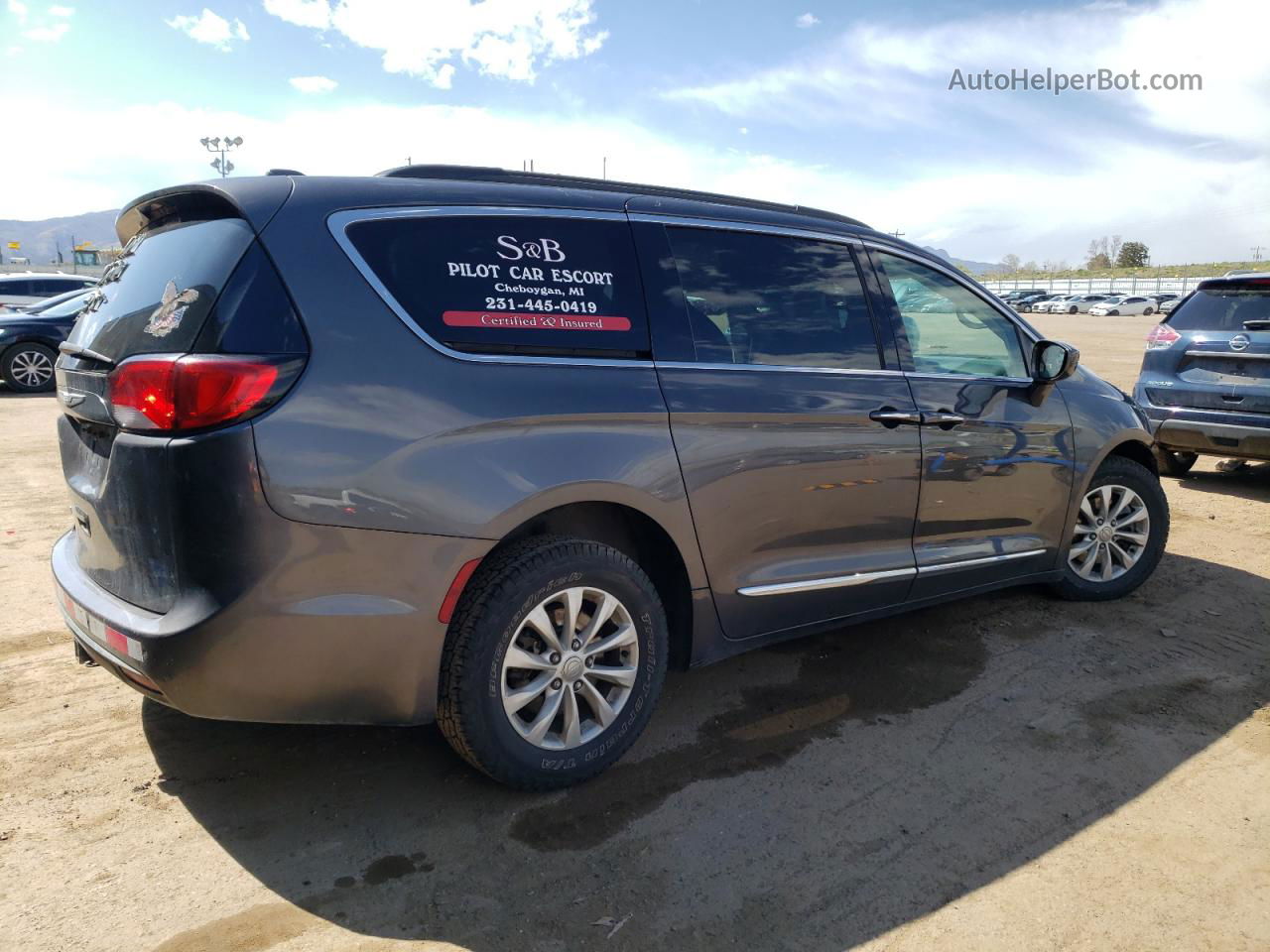 2017 Chrysler Pacifica Touring L Gray vin: 2C4RC1BG8HR654051