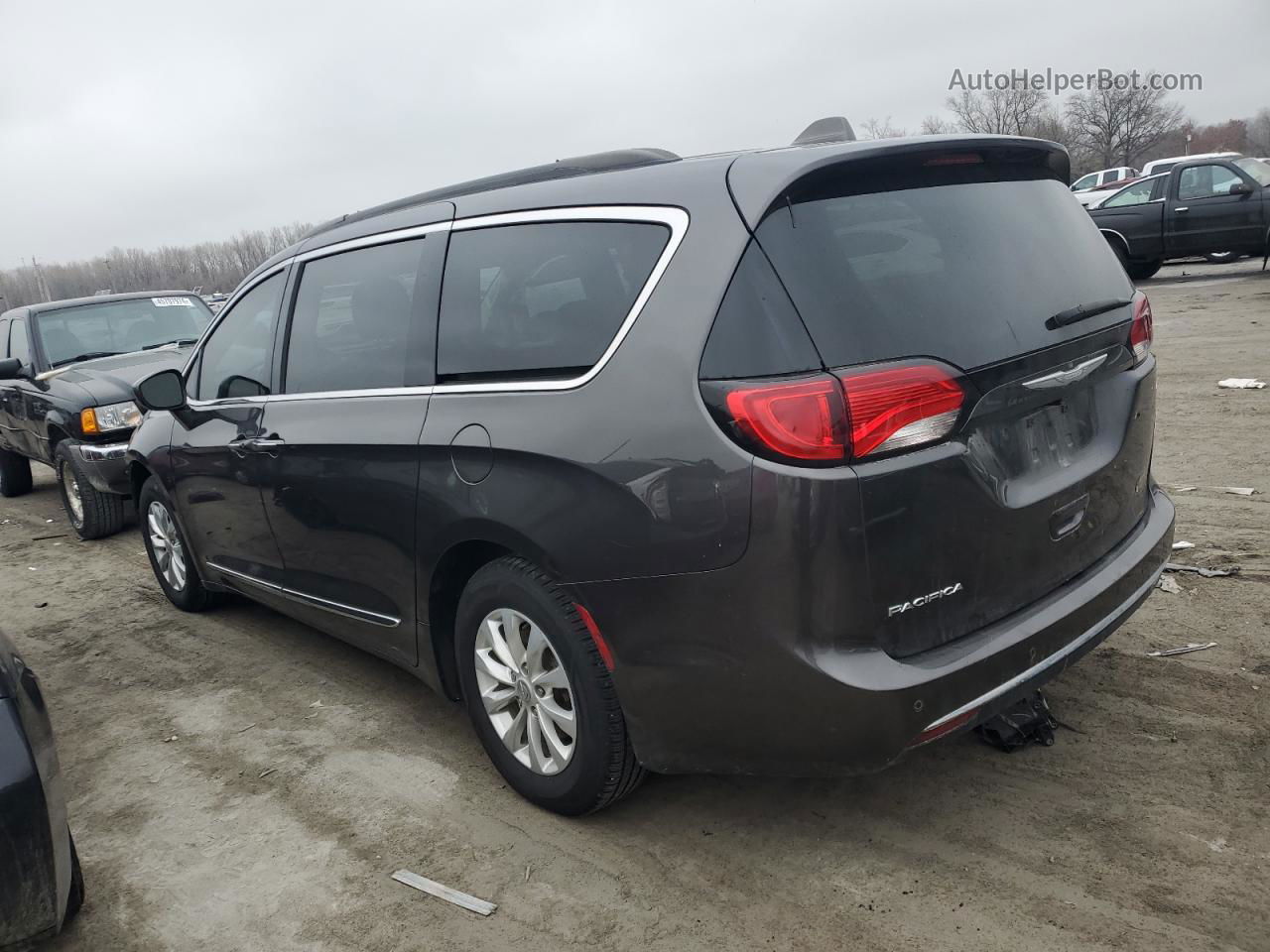 2017 Chrysler Pacifica Touring L Black vin: 2C4RC1BG8HR688488