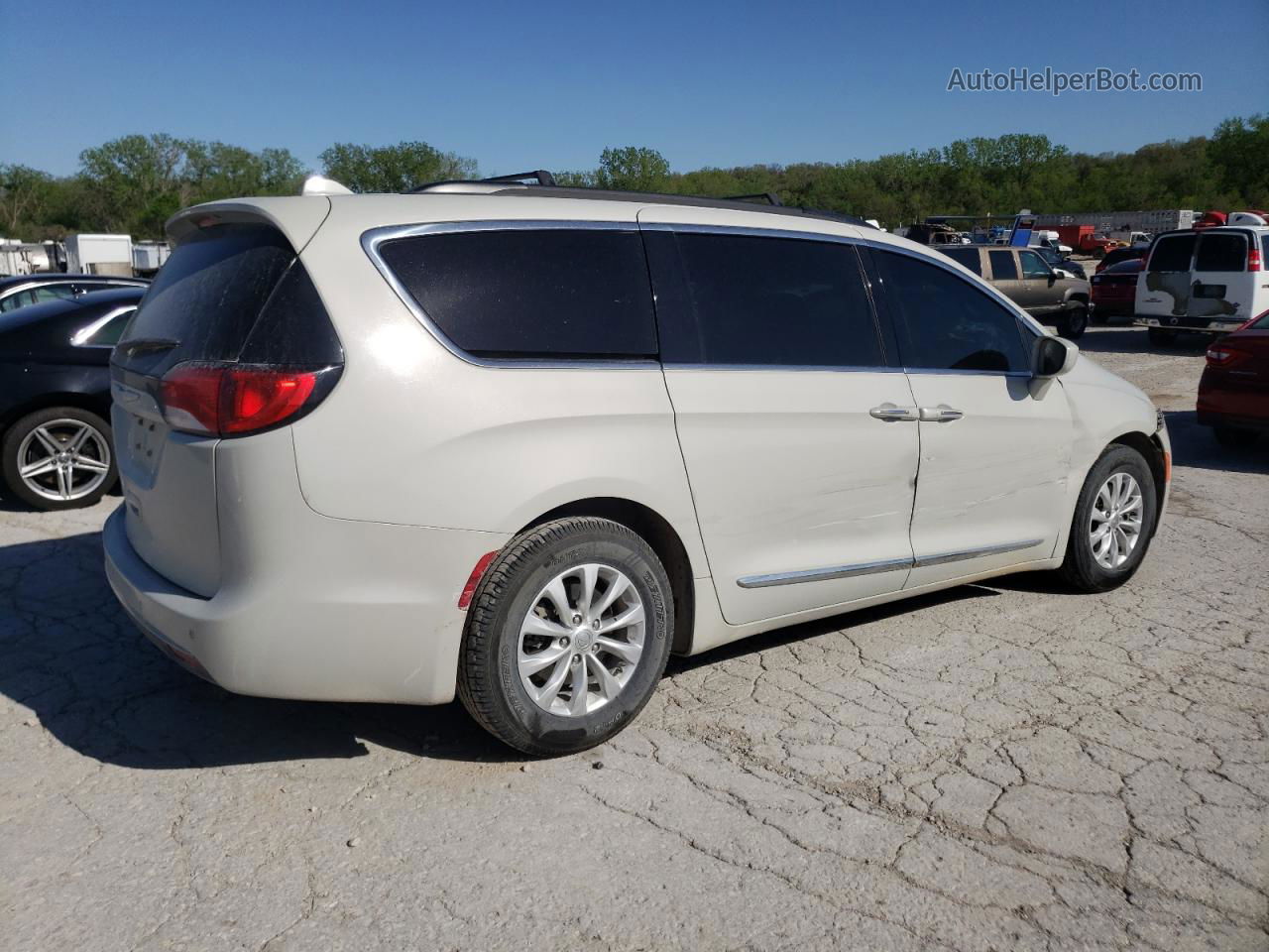 2017 Chrysler Pacifica Touring L Beige vin: 2C4RC1BG8HR795654