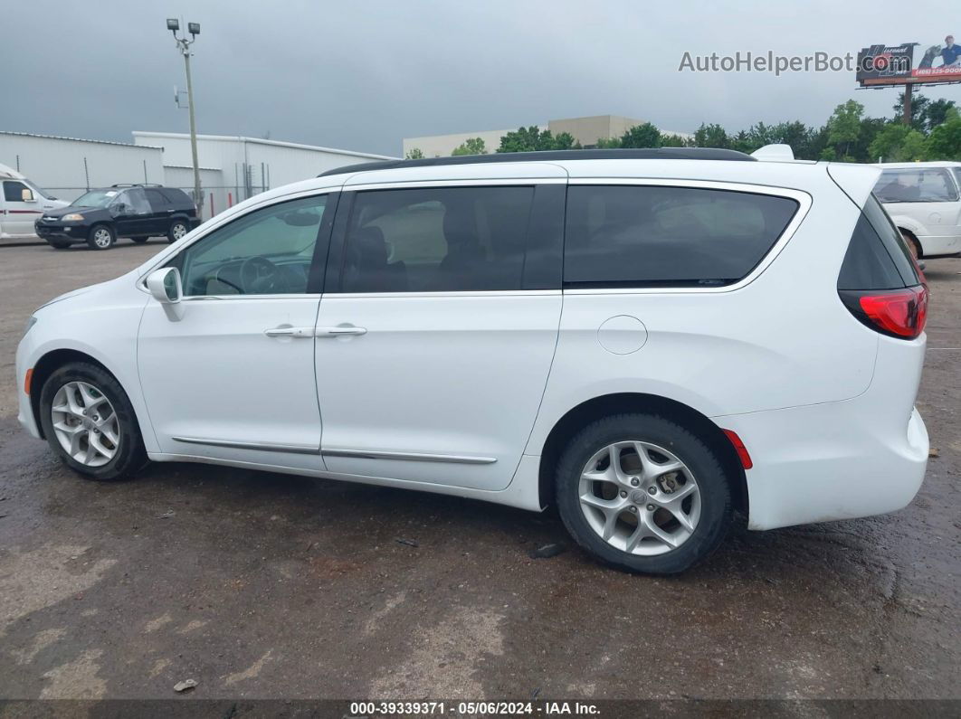 2017 Chrysler Pacifica Touring-l White vin: 2C4RC1BG8HR831732