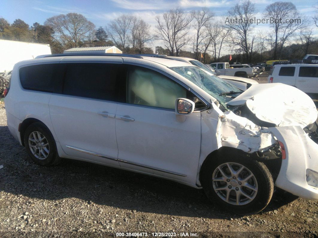 2020 Chrysler Pacifica Touring L White vin: 2C4RC1BG8LR139298