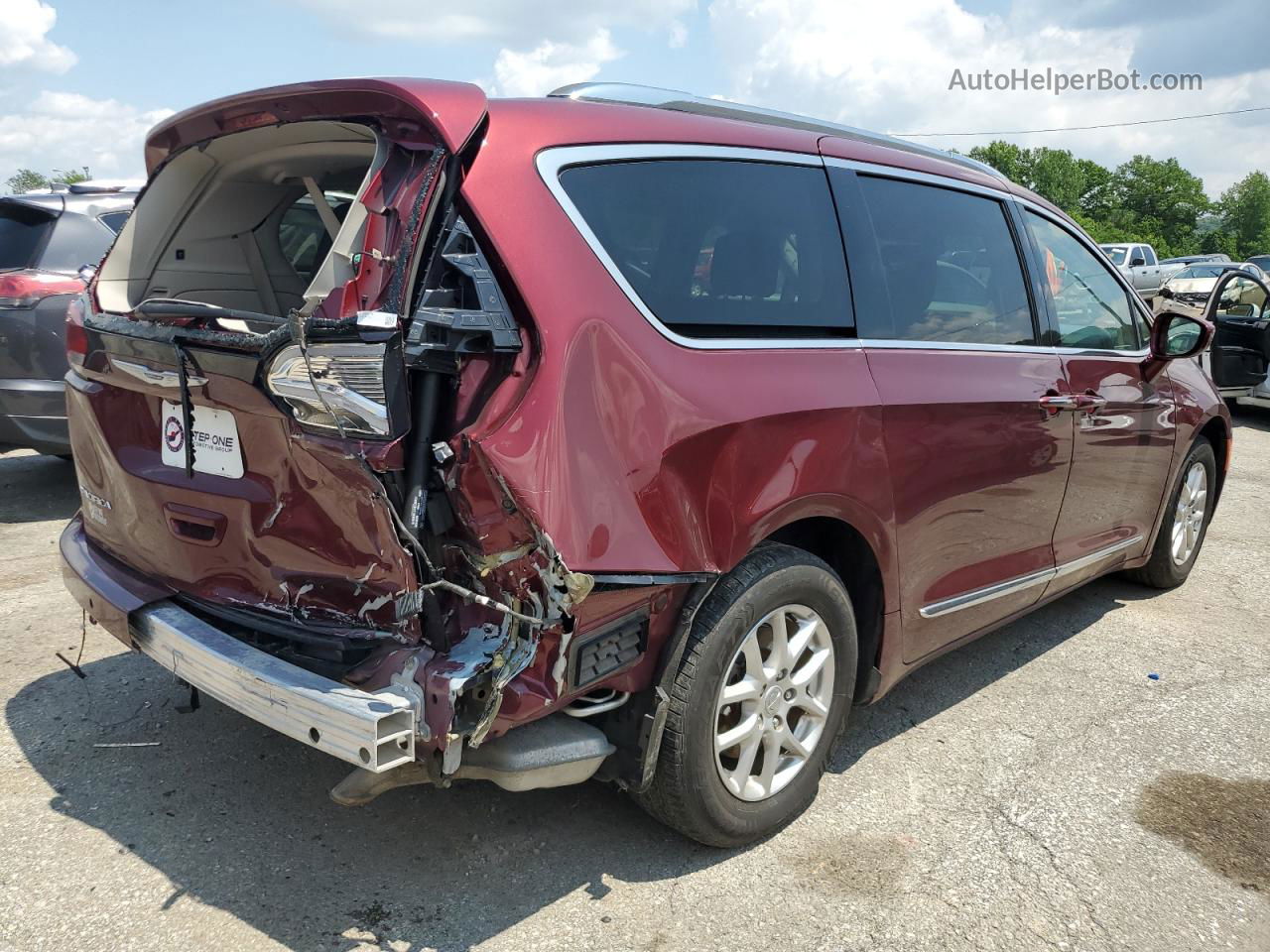 2020 Chrysler Pacifica Touring L Red vin: 2C4RC1BG8LR284373