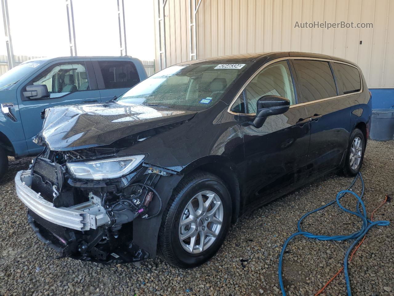 Price & History 2023 Chrysler Pacifica Touring L 3.6l 6 vin