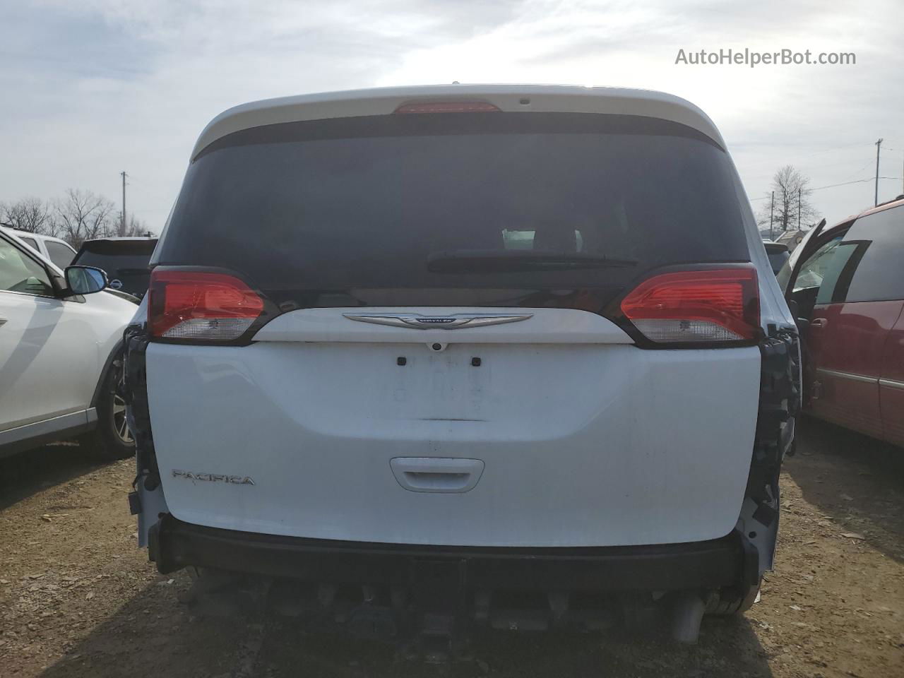 2017 Chrysler Pacifica Touring L White vin: 2C4RC1BG9HR538616