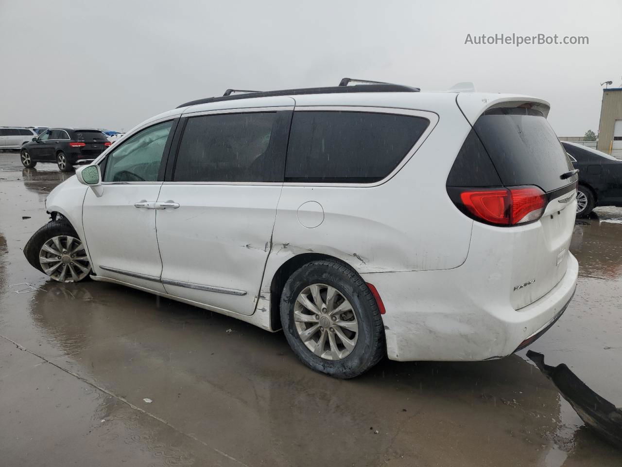 2017 Chrysler Pacifica Touring L White vin: 2C4RC1BG9HR583197