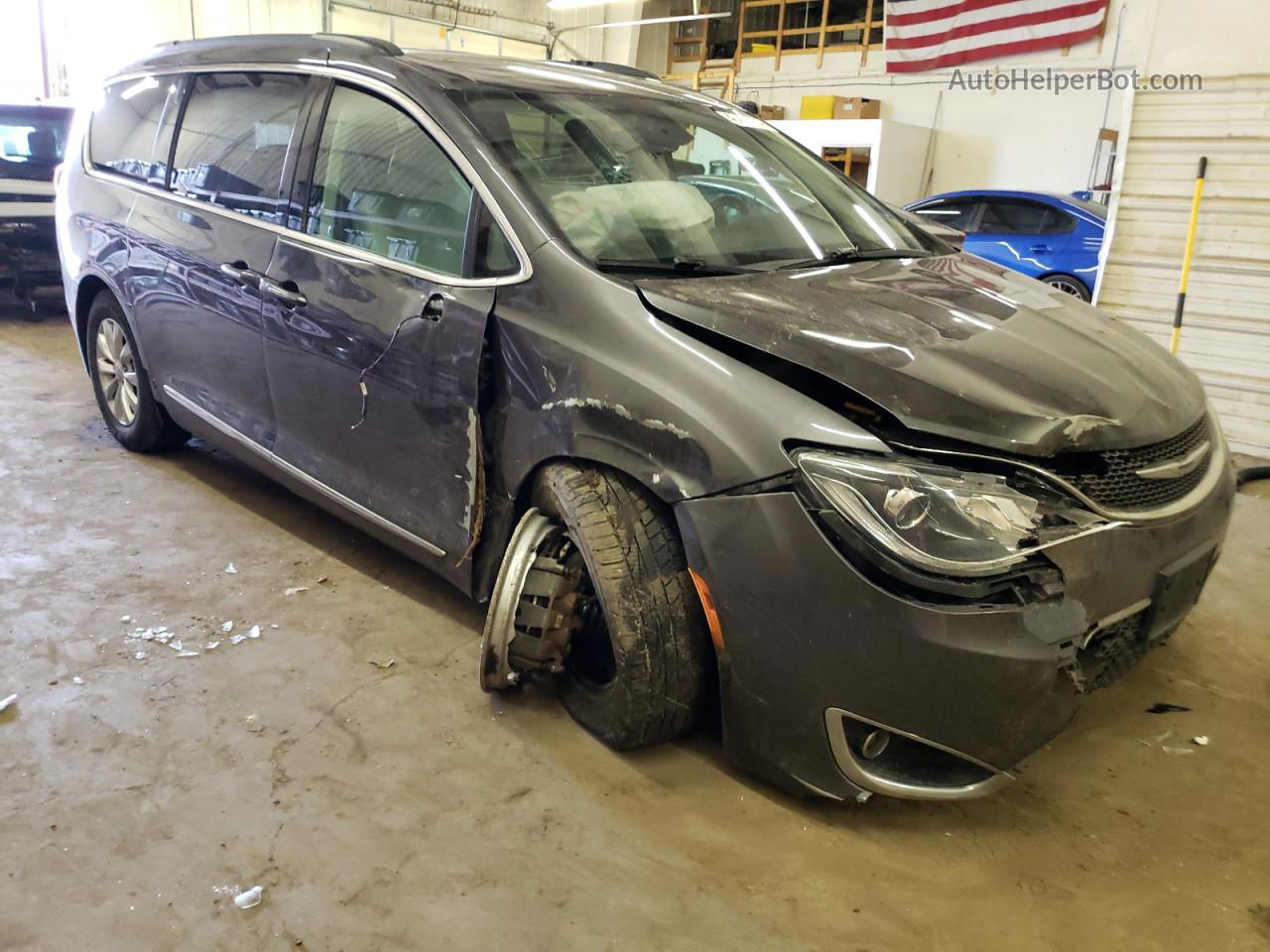 2017 Chrysler Pacifica Touring L Угольный vin: 2C4RC1BG9HR656875