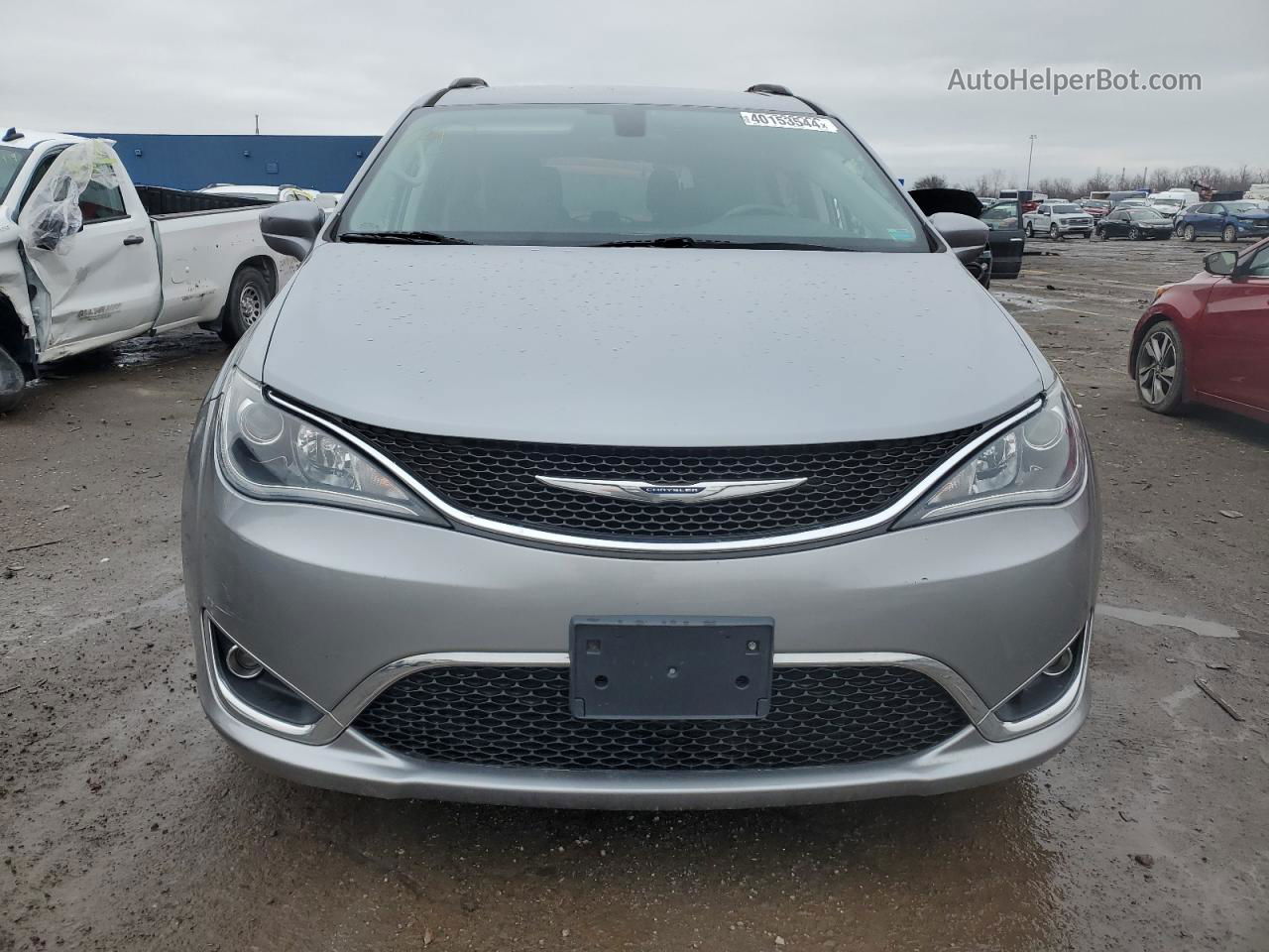 2017 Chrysler Pacifica Touring L Silver vin: 2C4RC1BG9HR661381