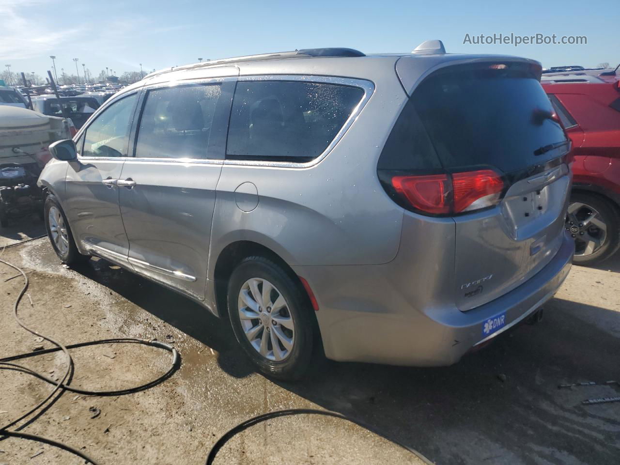 2017 Chrysler Pacifica Touring L Silver vin: 2C4RC1BG9HR786087