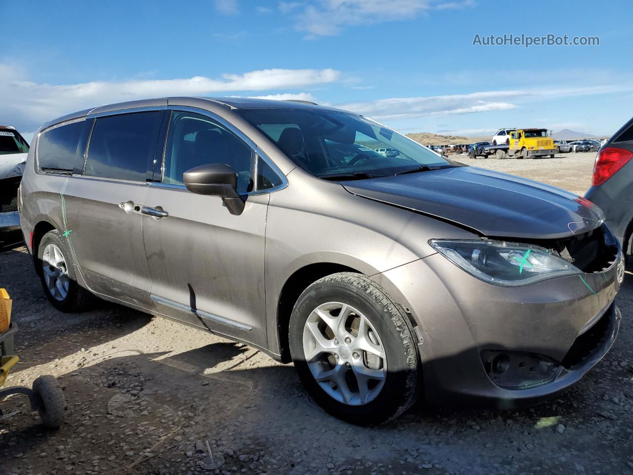 2017 Chrysler Pacifica Touring L Tan vin: 2C4RC1BG9HR809819