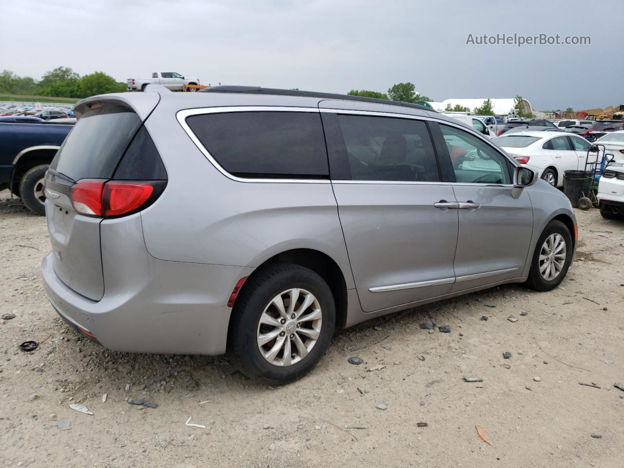 2017 Chrysler Pacifica Touring L Gray vin: 2C4RC1BGXHR500831