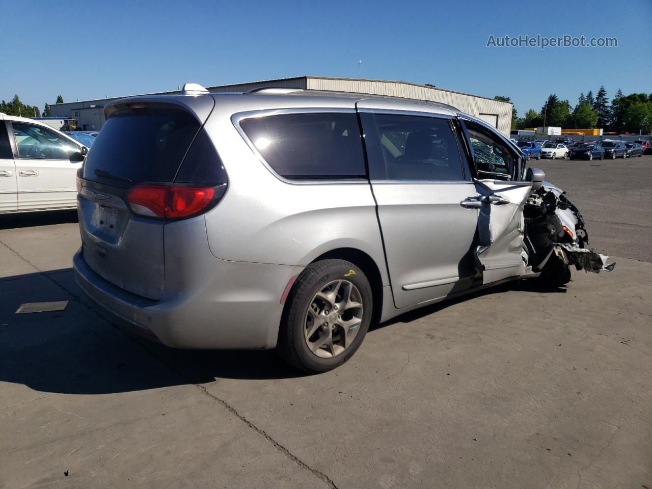 2017 Chrysler Pacifica Touring L Gray vin: 2C4RC1BGXHR538253