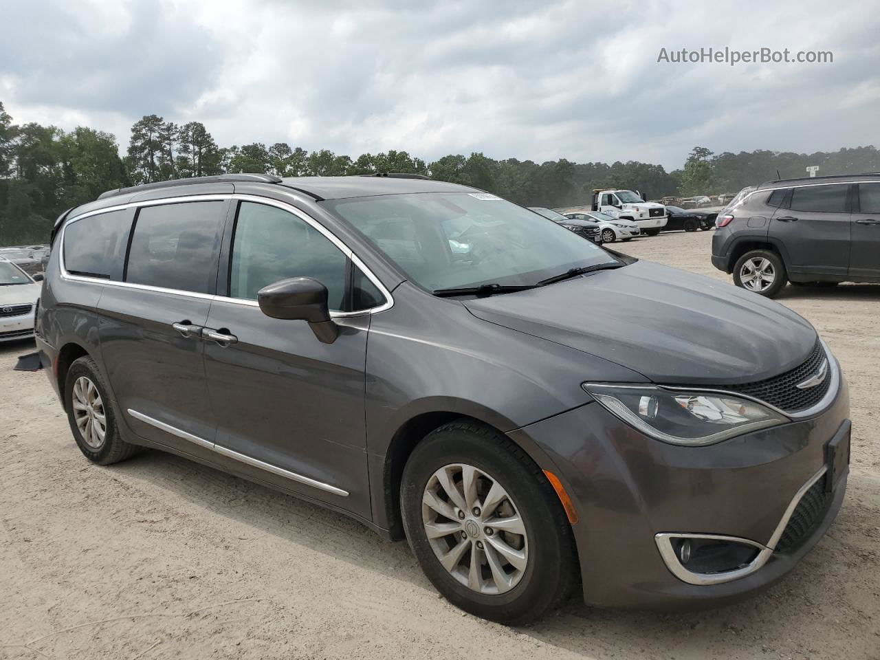 2017 Chrysler Pacifica Touring L Gray vin: 2C4RC1BGXHR621228