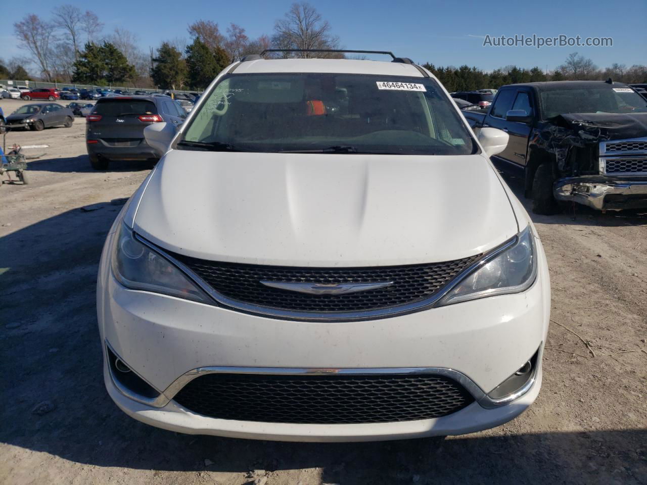 2017 Chrysler Pacifica Touring L White vin: 2C4RC1BGXHR670445