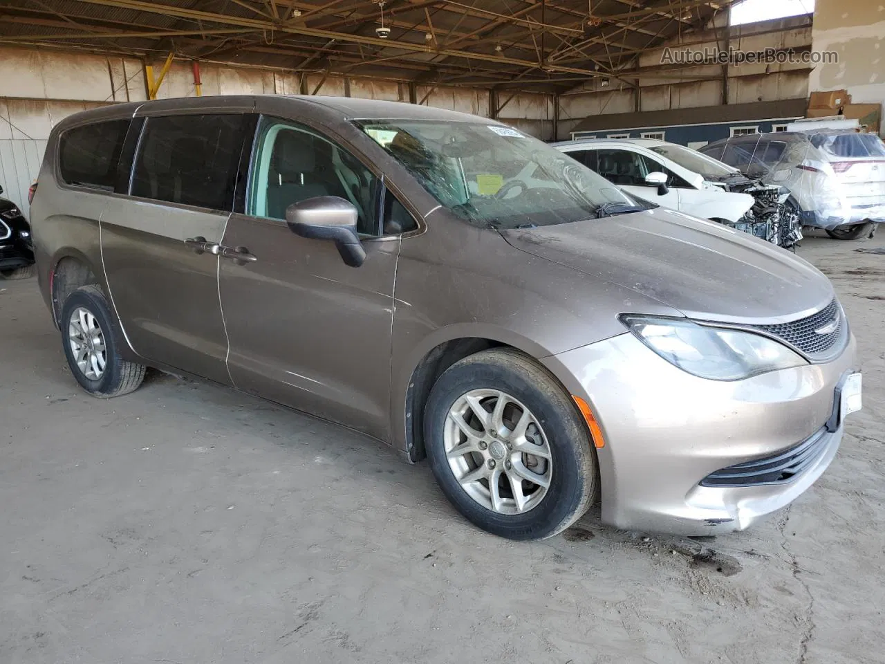 2017 Chrysler Pacifica Lx Beige vin: 2C4RC1CG0HR537689