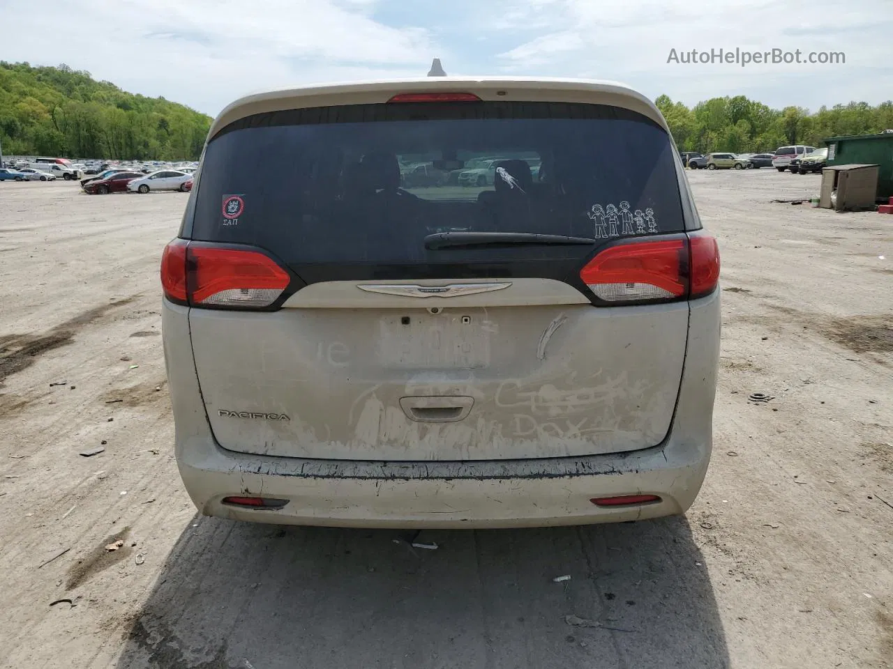 2017 Chrysler Pacifica Lx Beige vin: 2C4RC1CG0HR597990