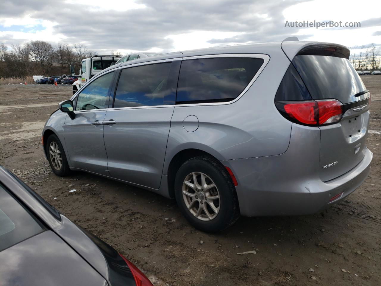 2020 Chrysler Voyager Lx Серебряный vin: 2C4RC1CG8LR187592