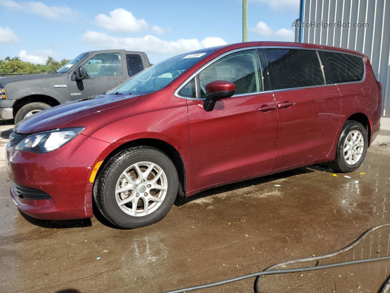 2020 Chrysler Voyager Lx Burgundy vin: 2C4RC1CG9LR279116