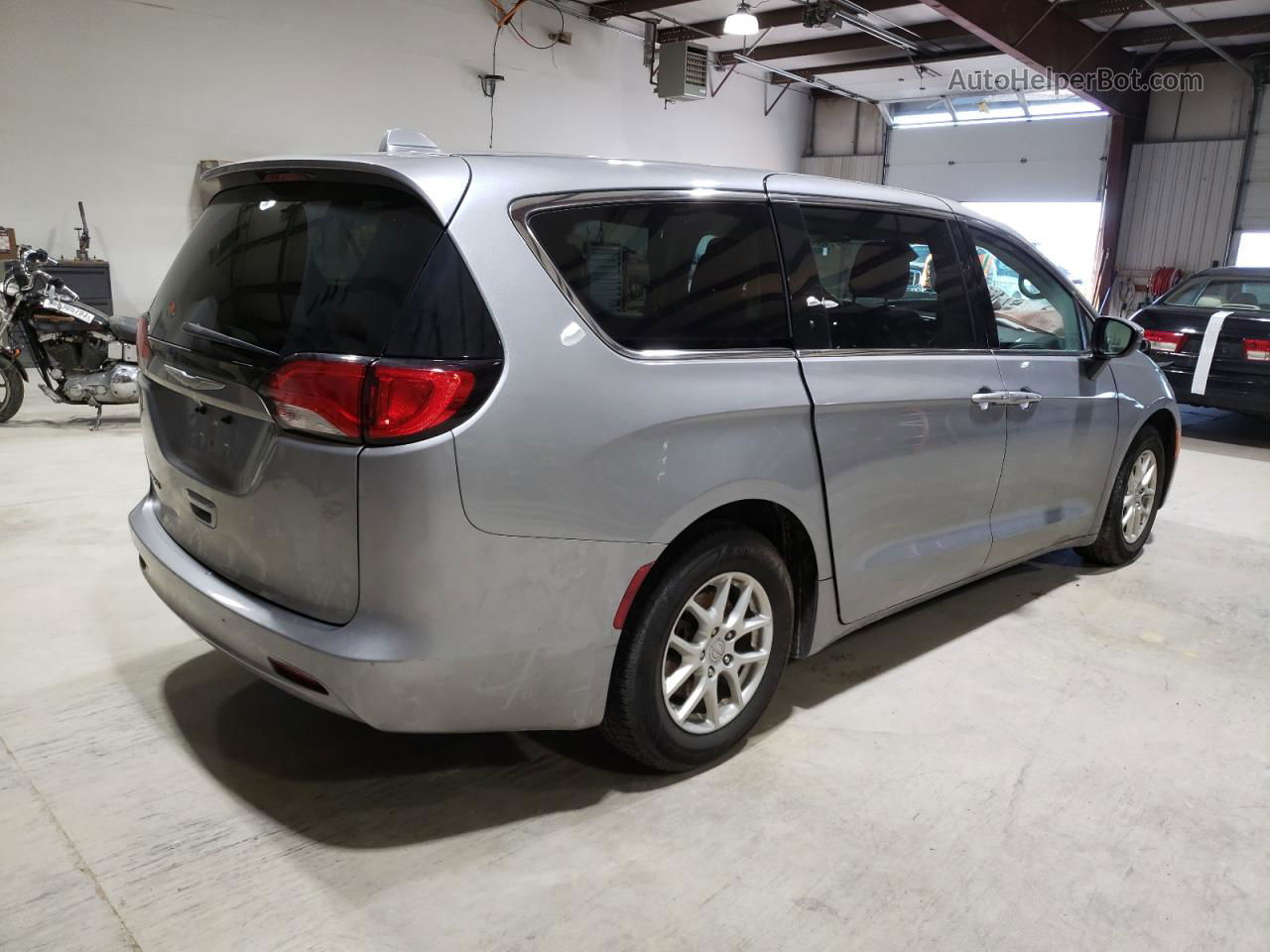 2017 Chrysler Pacifica Touring Silver vin: 2C4RC1DG1HR502383