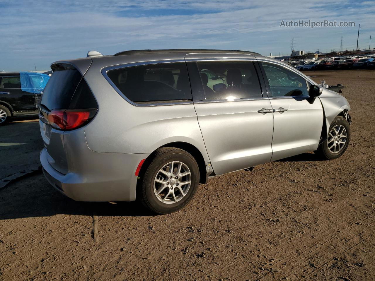 2020 Chrysler Voyager Lxi Серебряный vin: 2C4RC1DG2LR156630