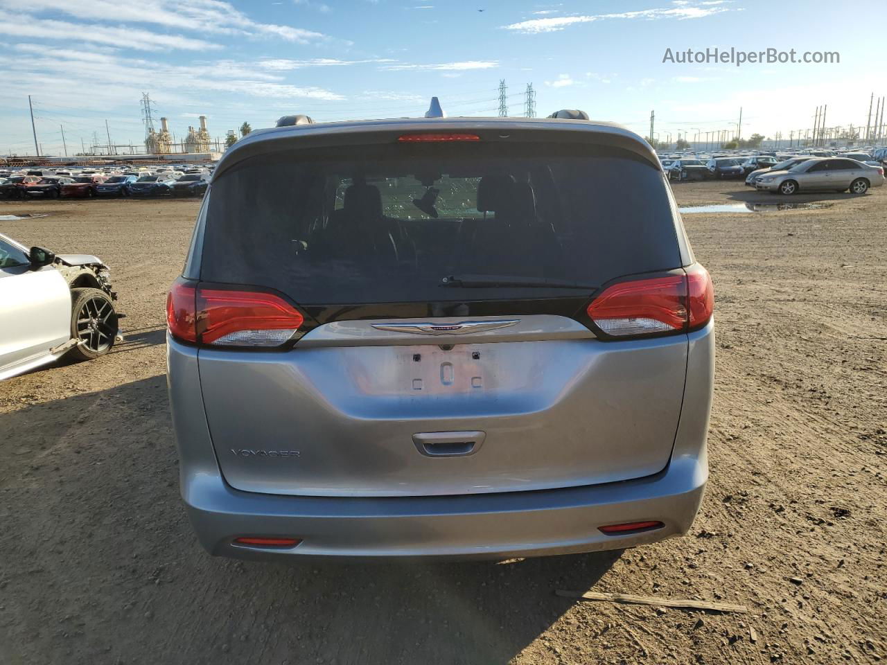 2020 Chrysler Voyager Lxi Серебряный vin: 2C4RC1DG2LR156630