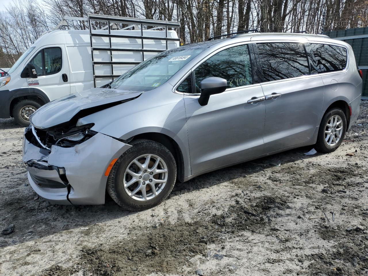 2020 Chrysler Voyager Lxi Silver vin: 2C4RC1DG3LR144387