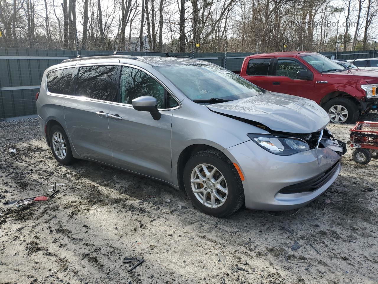 2020 Chrysler Voyager Lxi Silver vin: 2C4RC1DG3LR144387