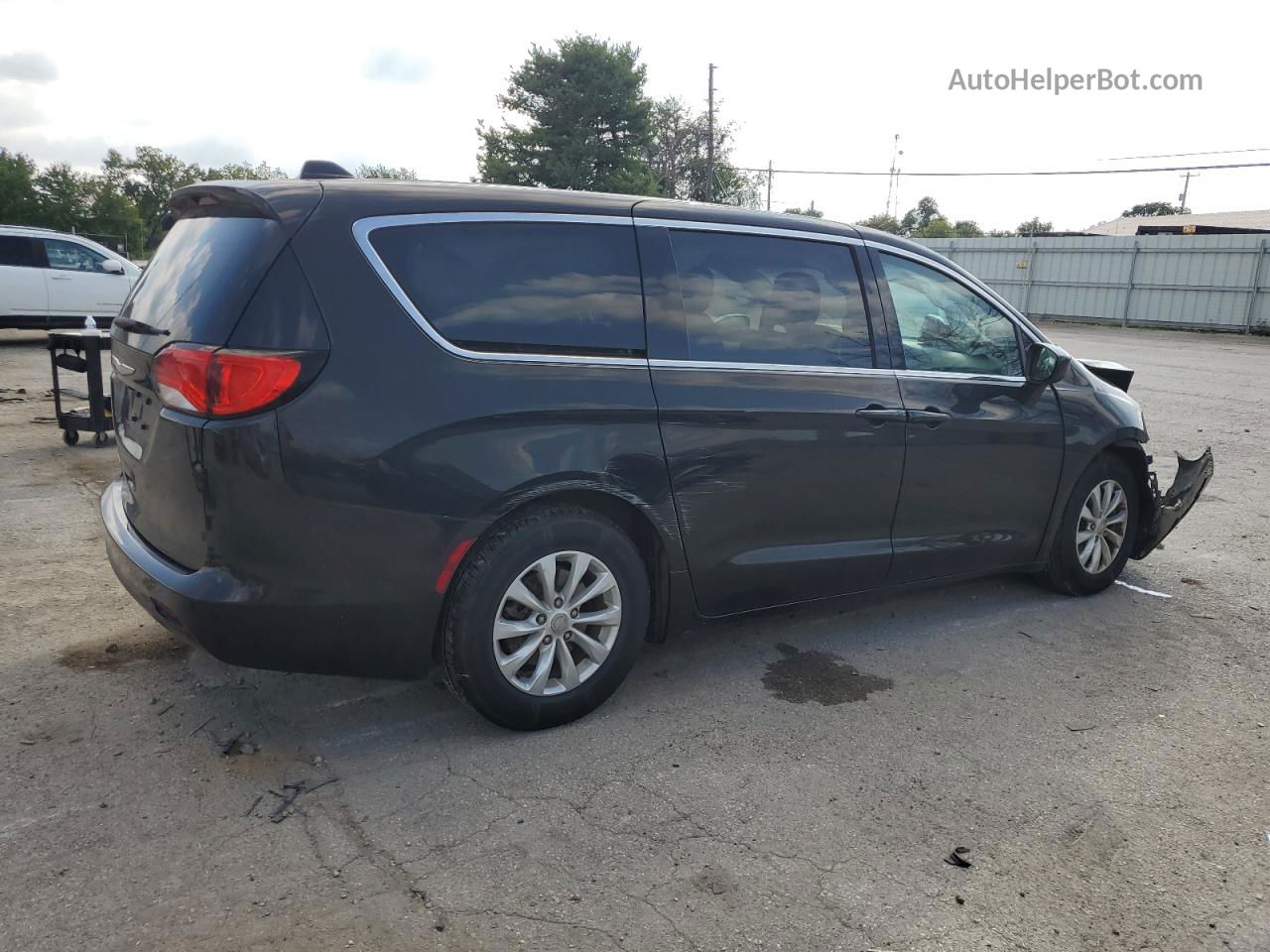 2017 Chrysler Pacifica Touring Gray vin: 2C4RC1DG4HR532168