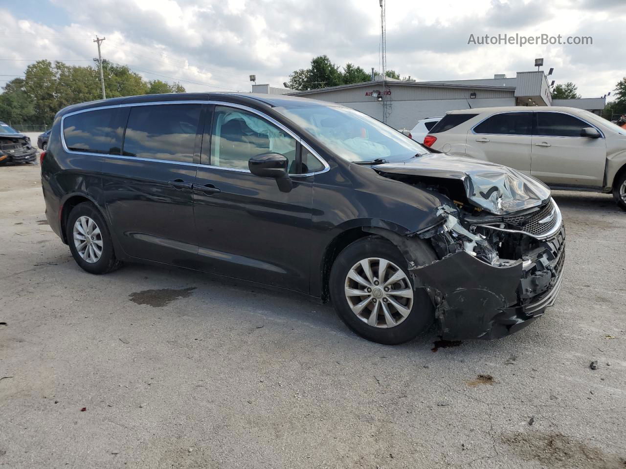 2017 Chrysler Pacifica Touring Gray vin: 2C4RC1DG4HR532168