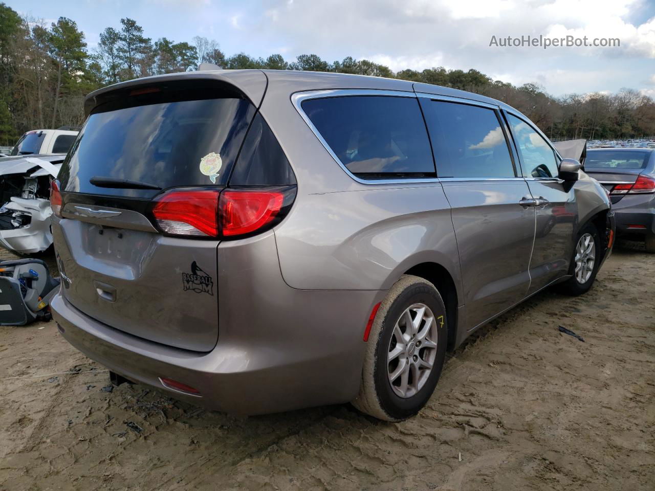 2017 Chrysler Pacifica Touring Бежевый vin: 2C4RC1DG5HR608934