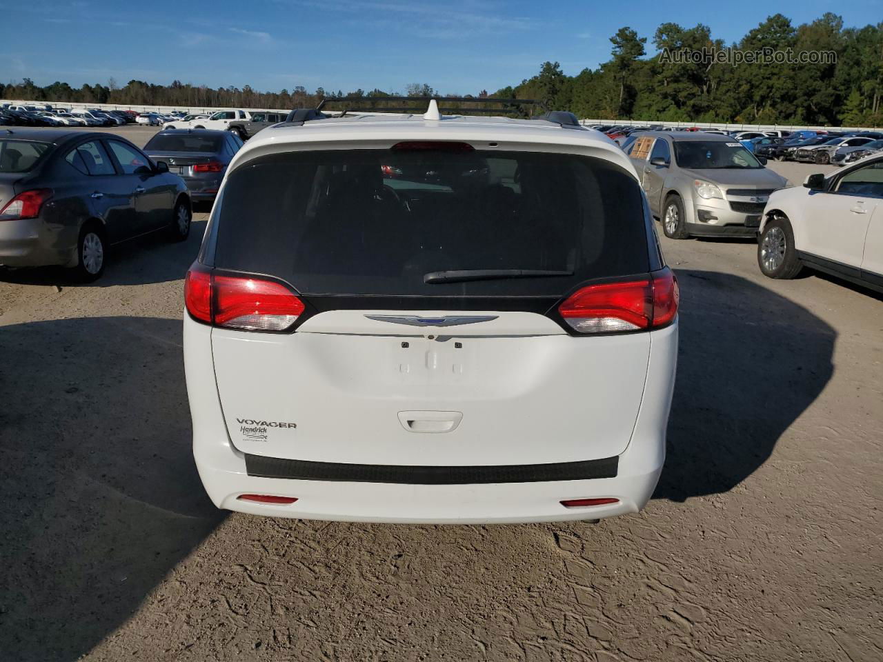 2020 Chrysler Voyager Lxi White vin: 2C4RC1DG5LR182297