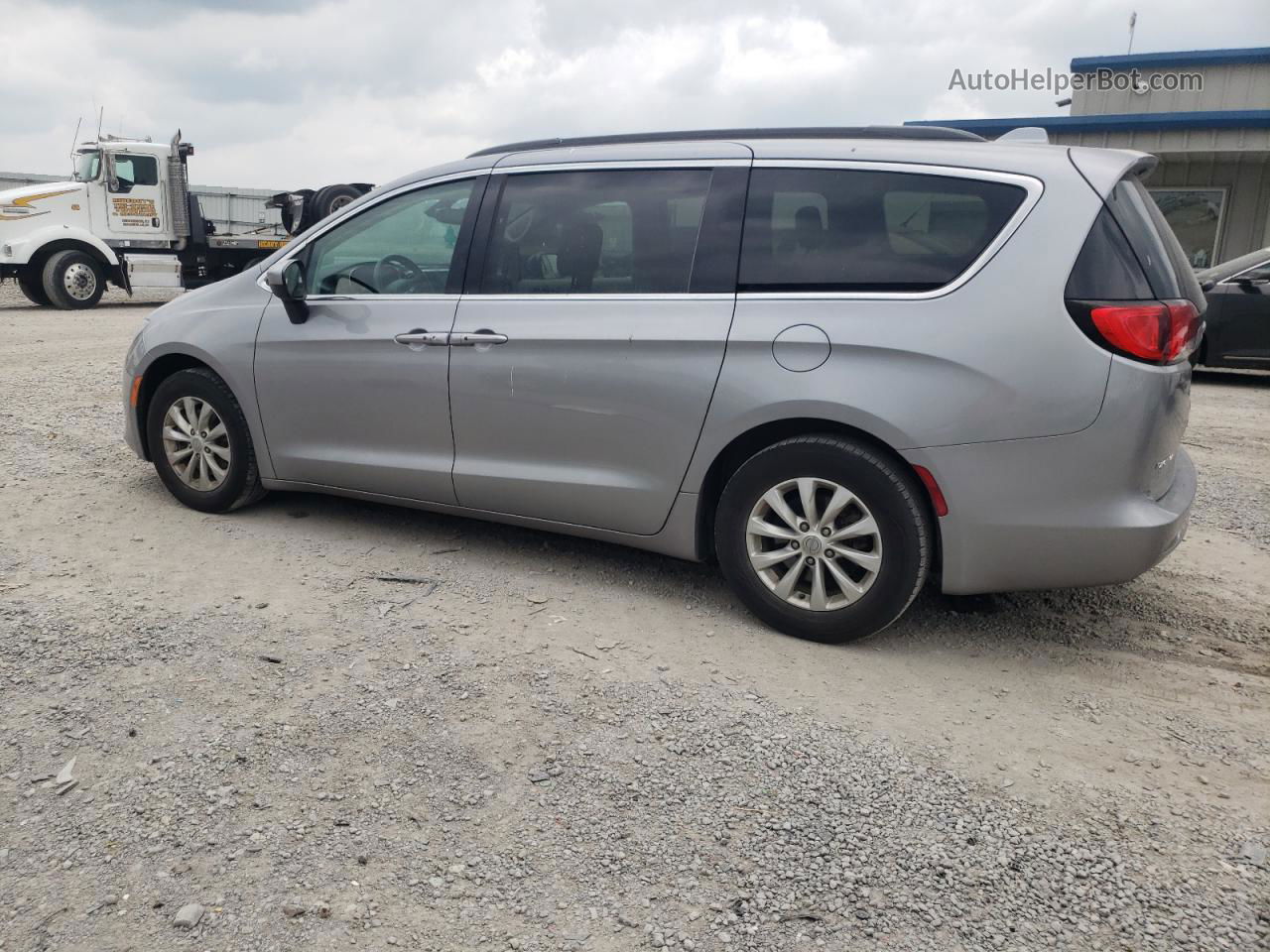 2017 Chrysler Pacifica Touring Silver vin: 2C4RC1DG6HR514514