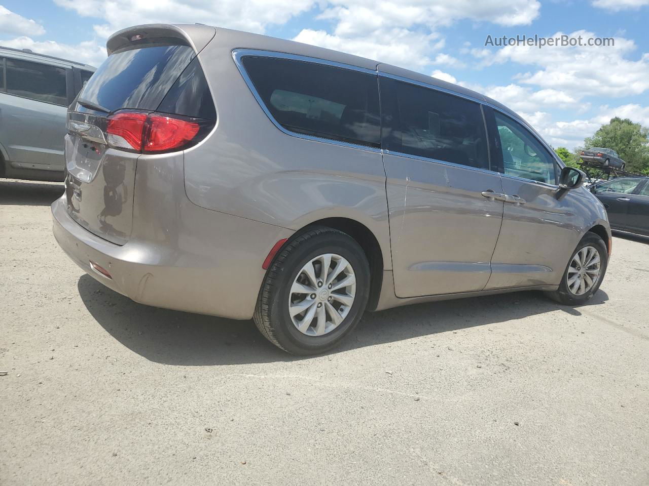 2017 Chrysler Pacifica Touring Gray vin: 2C4RC1DG6HR588242