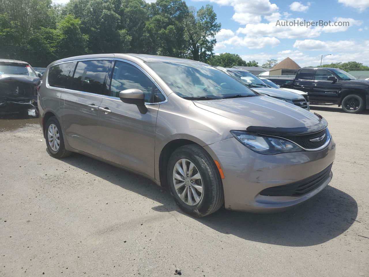 2017 Chrysler Pacifica Touring Gray vin: 2C4RC1DG6HR588242