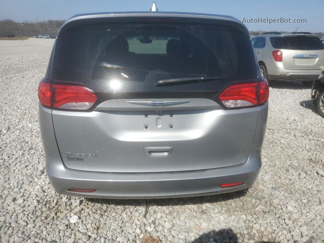 2017 Chrysler Pacifica Touring Silver vin: 2C4RC1DG8HR721535