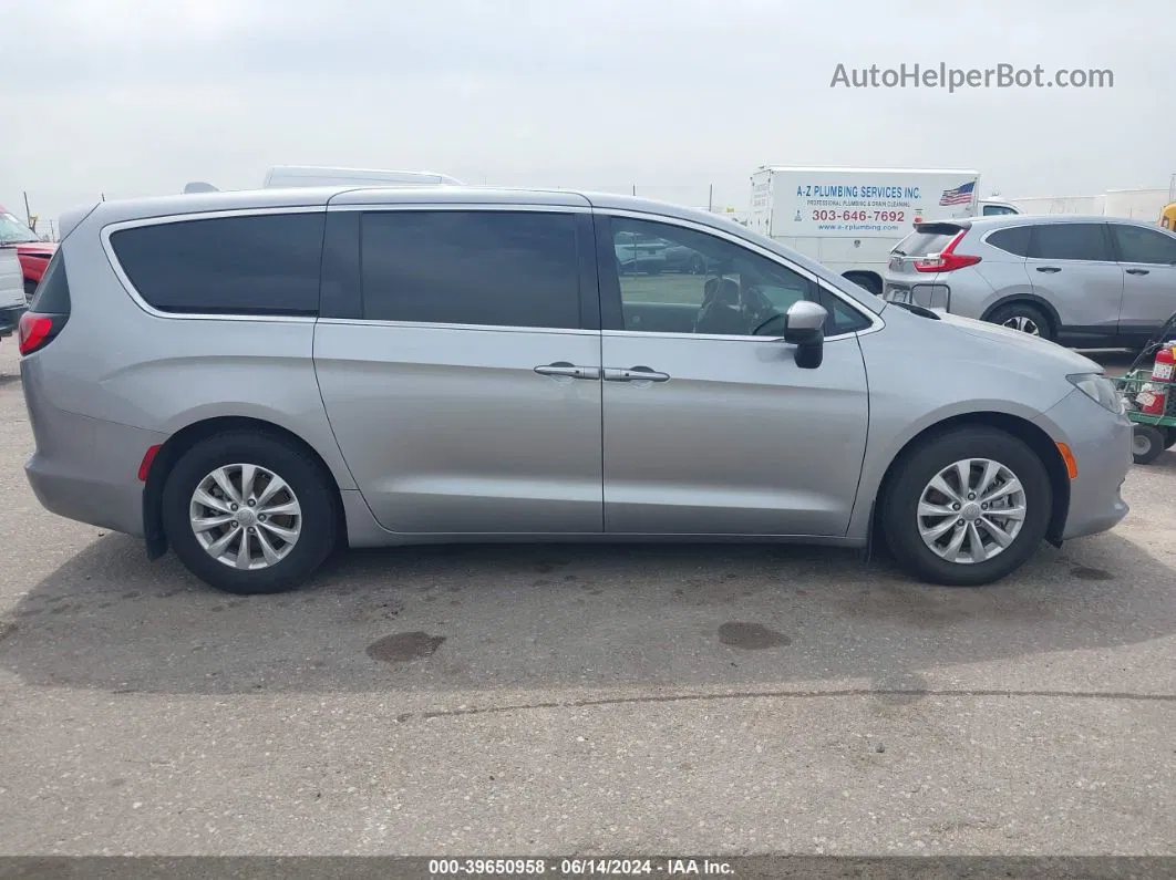 2017 Chrysler Pacifica Touring Gray vin: 2C4RC1DG8HR833431