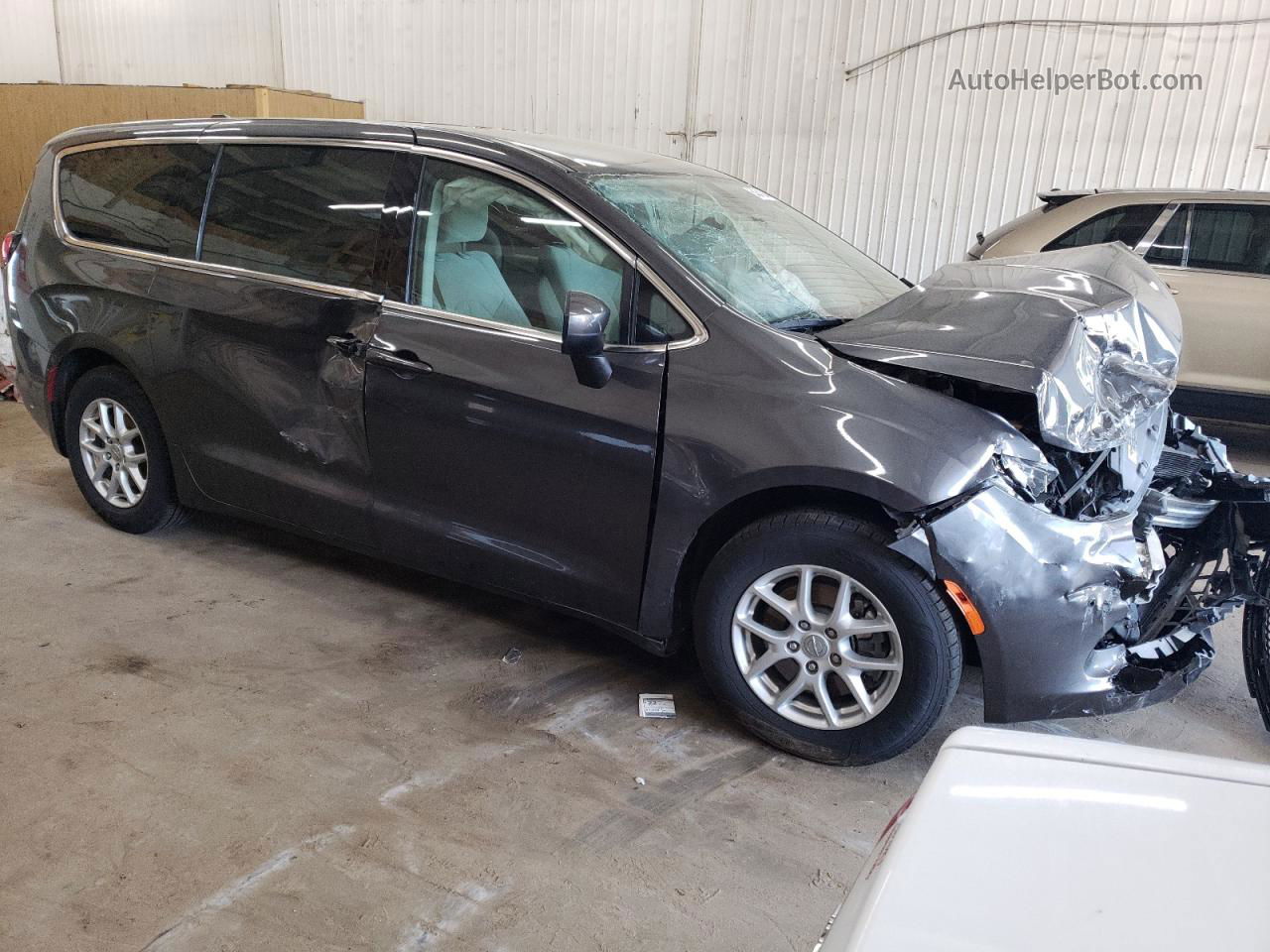 2017 Chrysler Pacifica Touring Gray vin: 2C4RC1DG9HR502583