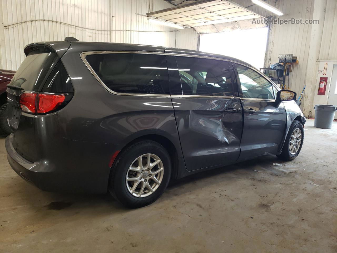 2017 Chrysler Pacifica Touring Gray vin: 2C4RC1DG9HR502583