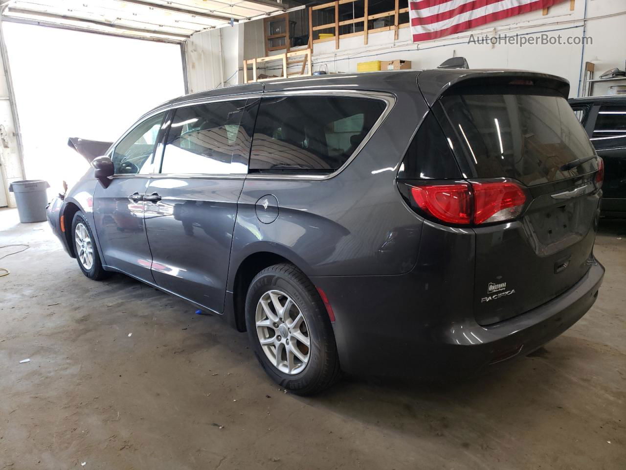 2017 Chrysler Pacifica Touring Gray vin: 2C4RC1DG9HR502583